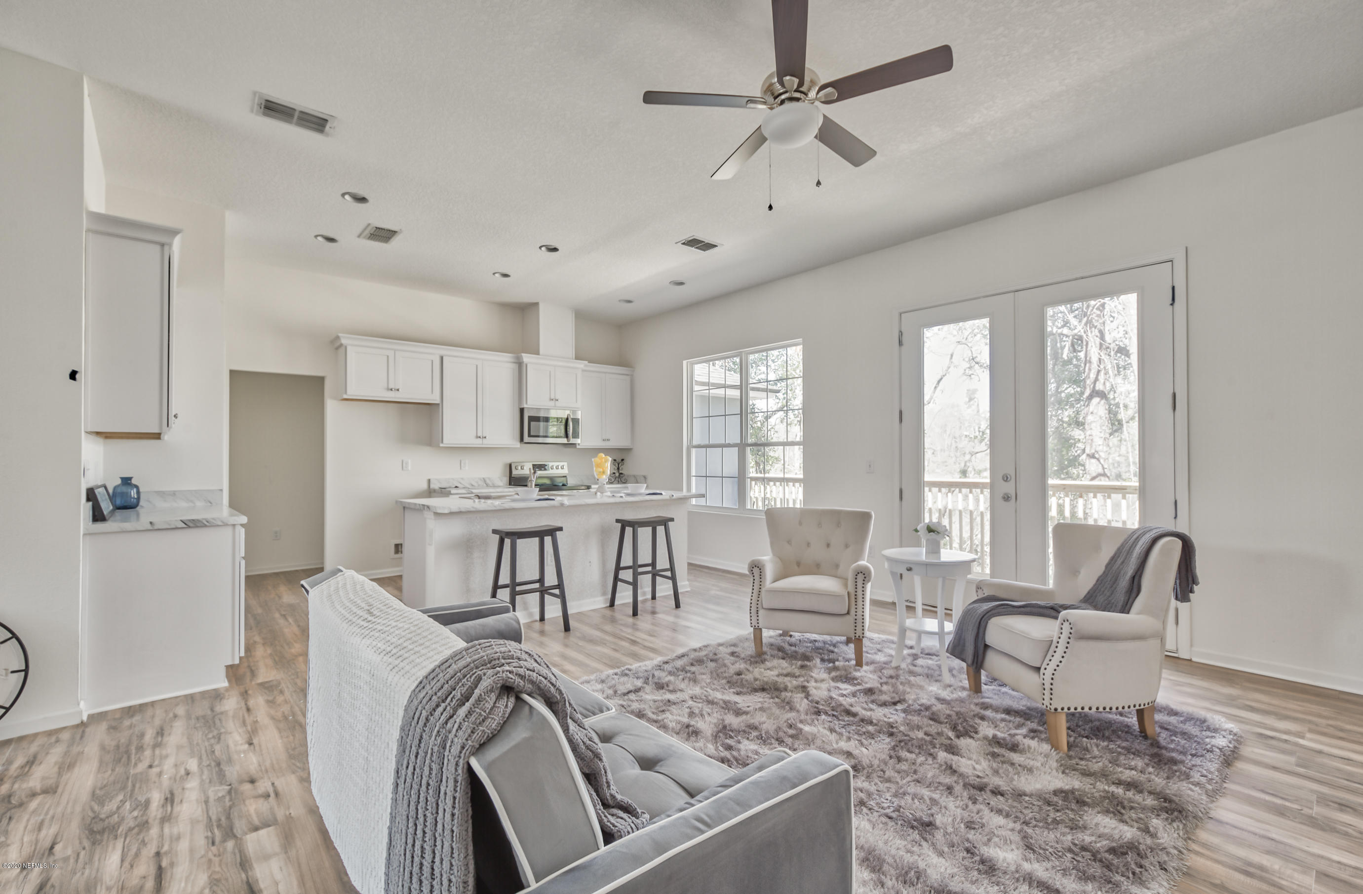 815 Pine Moss Road Jacksonville, FL 32218 - Photo 5 of 31 Lots of natural light and windows!