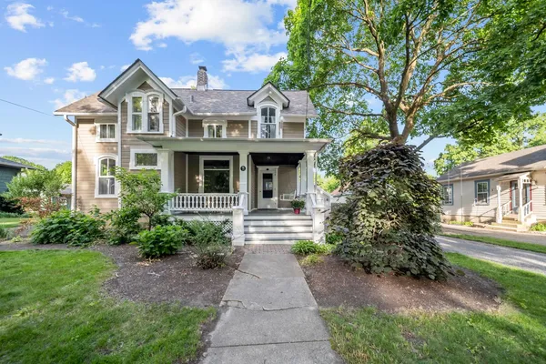$475,000 | 20 South Jefferson Street, Batavia, IL 60510