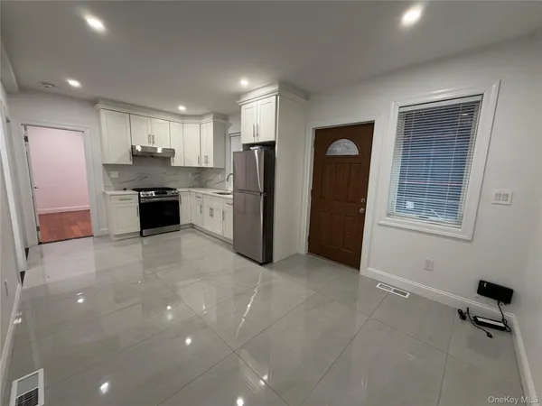 $2,800 | 43-35 189th Street, Unit 1R | Auburndale