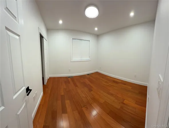 $2,800 | 43-35 189th Street, Unit 1R | Auburndale