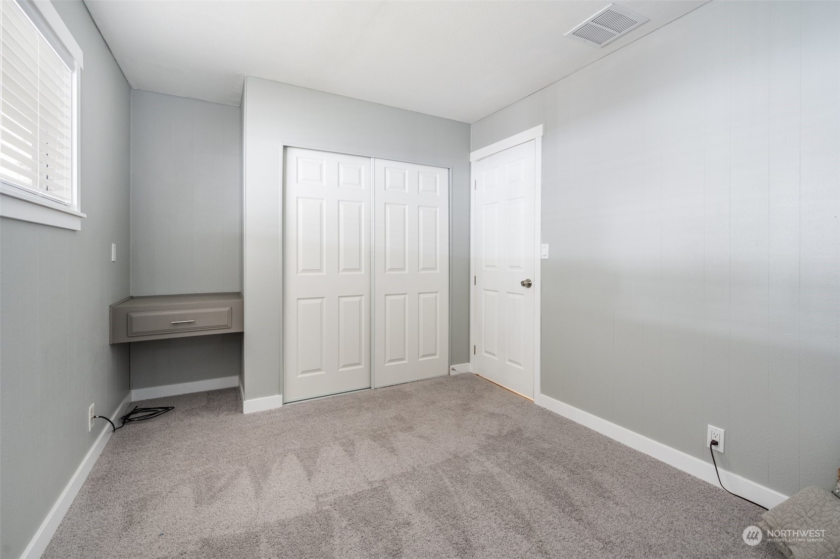 2302 R Street Southeast, Unit 12 Auburn, WA 98002 - Photo 23 of 34 an empty room with a bench