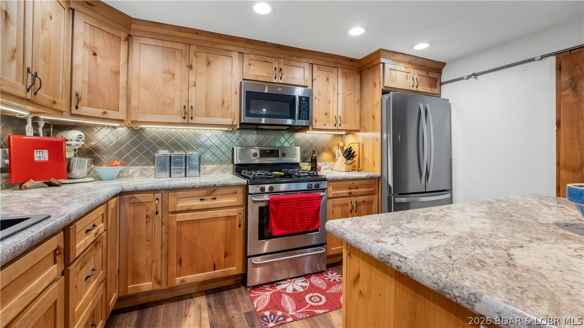 701 Graham Point Camdenton, MO 65020 - Photo 7 of 37