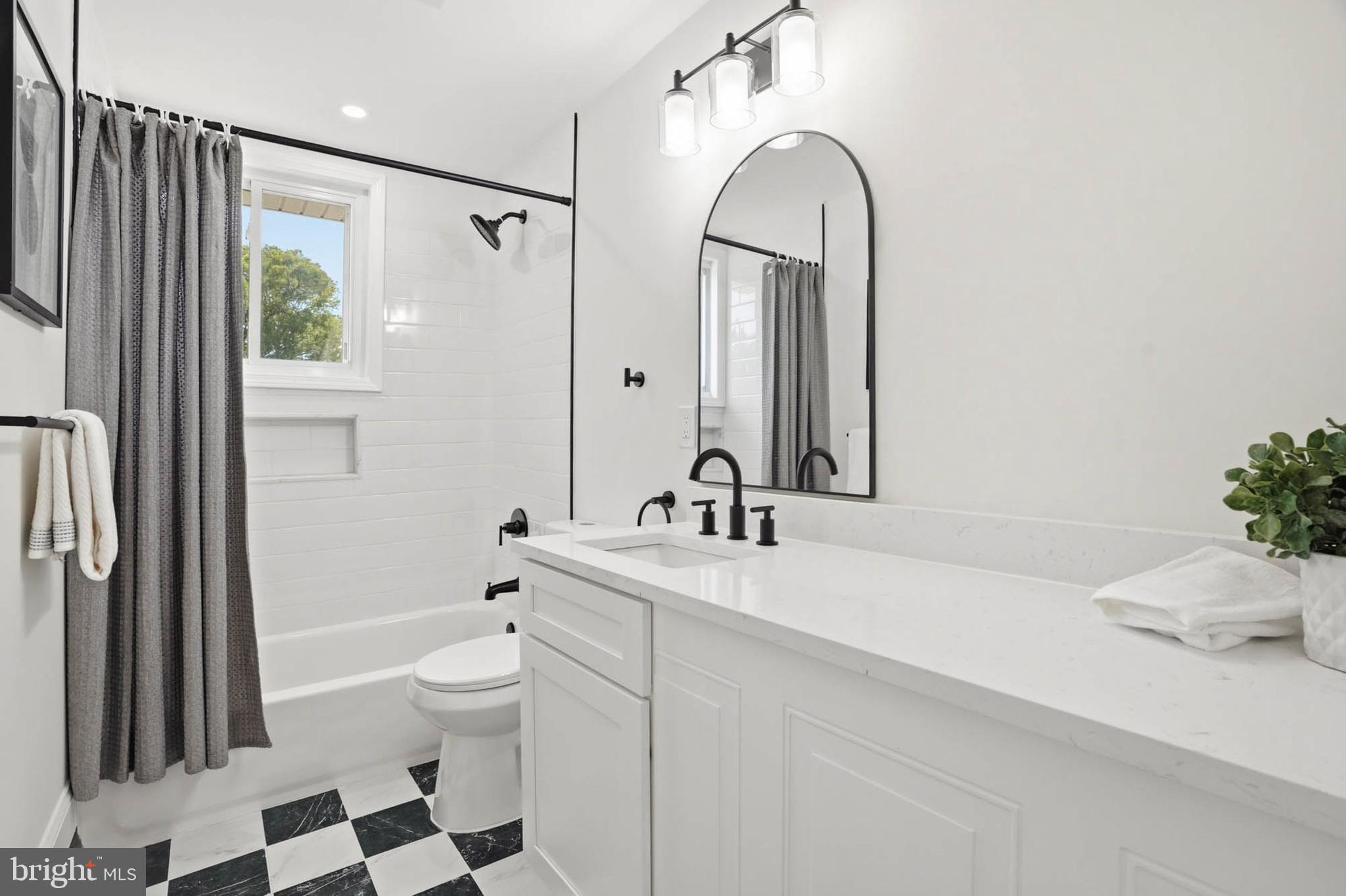 1004 Flagtree Lane Baltimore, MD 21208 - Photo 17 of 28 Upper hall full bath, renovated