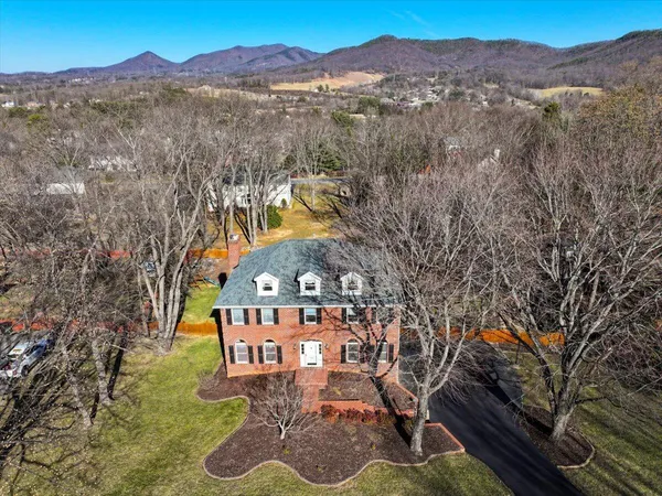 $599,000 | 681 Stayman Road, Roanoke, VA 24019