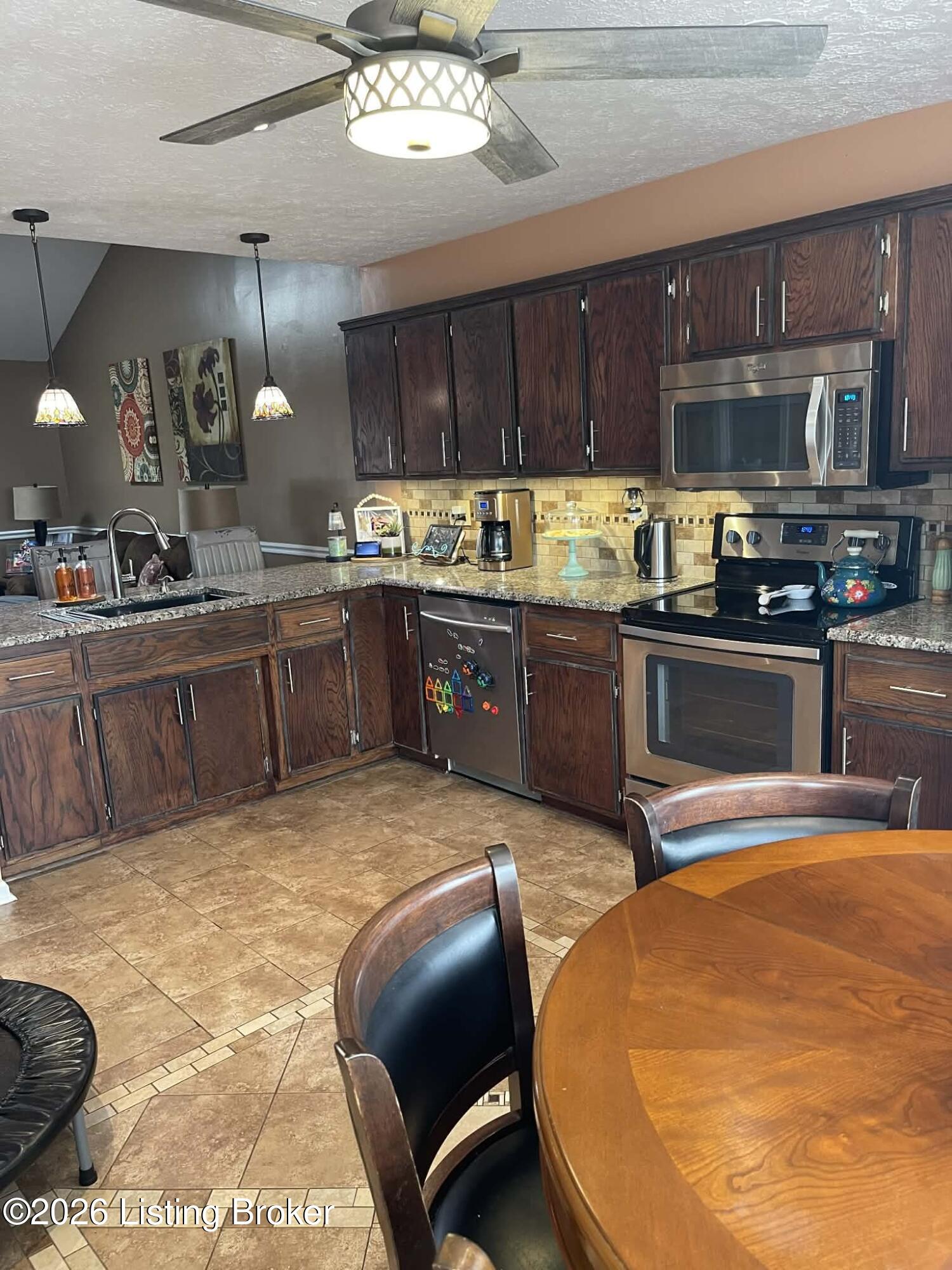 7901 Jennifer Ridge Place Louisville, KY 40258 - Photo 27 of 60 34