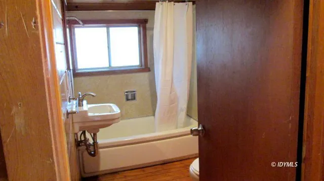 a view of a livingroom with furniture and a fireplace