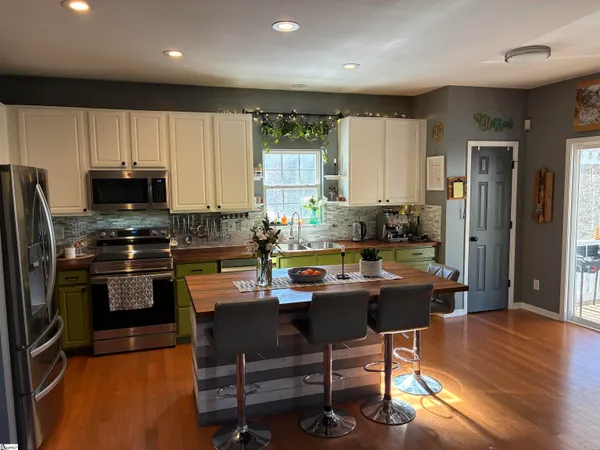 $450,000 | 226 North Orchard Farms Avenue, Simpsonville, SC 29681