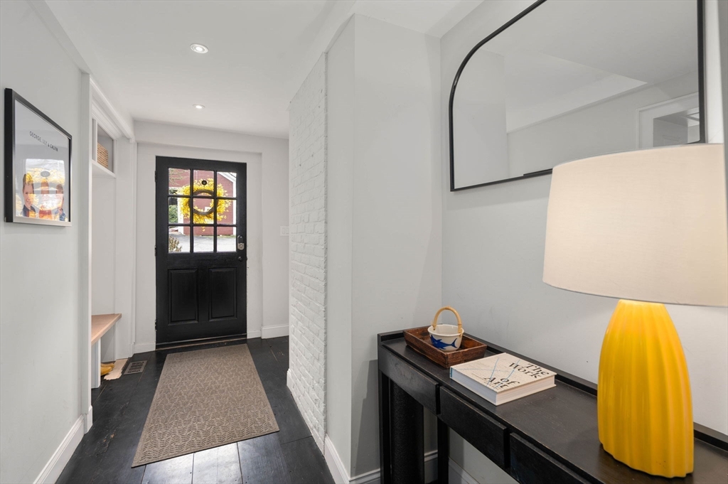 102 Washington Street Sherborn, MA 01770 - Photo 11 of 41