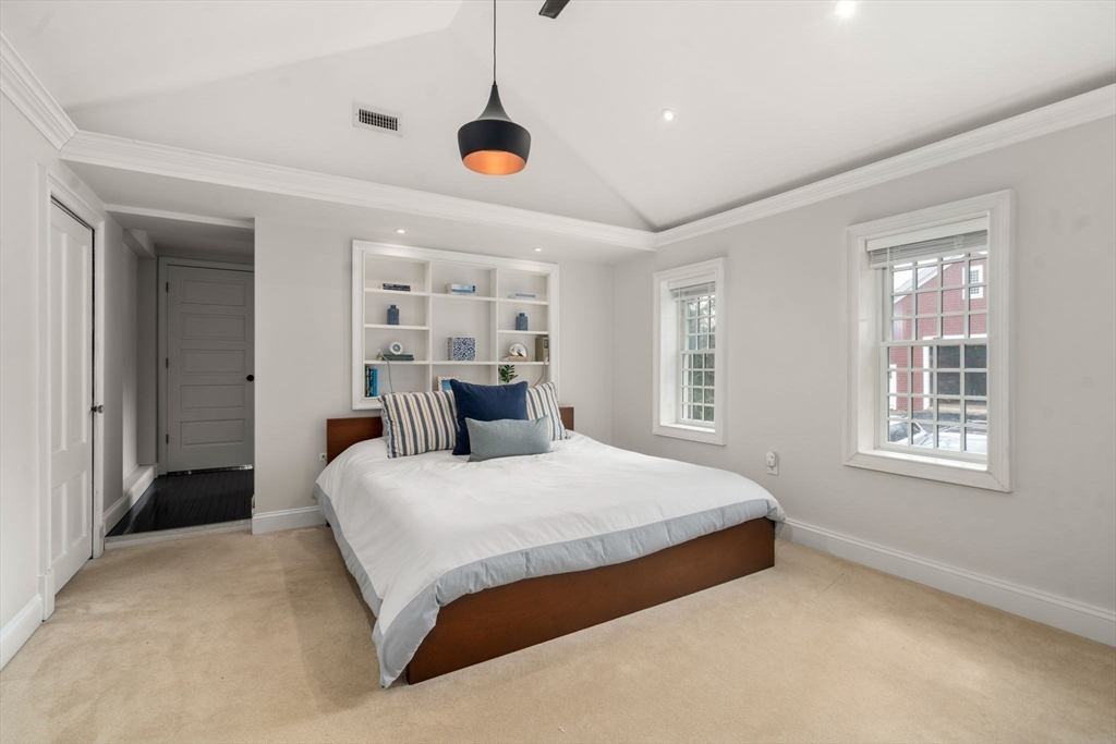 102 Washington Street Sherborn, MA 01770 - Photo 14 of 41