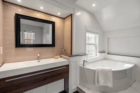 $1,895,000 | 102 Washington Street, Sherborn, MA 01770