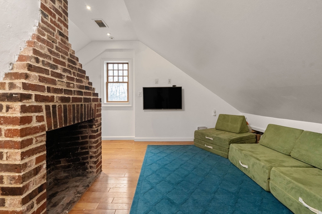 102 Washington Street Sherborn, MA 01770 - Photo 19 of 41