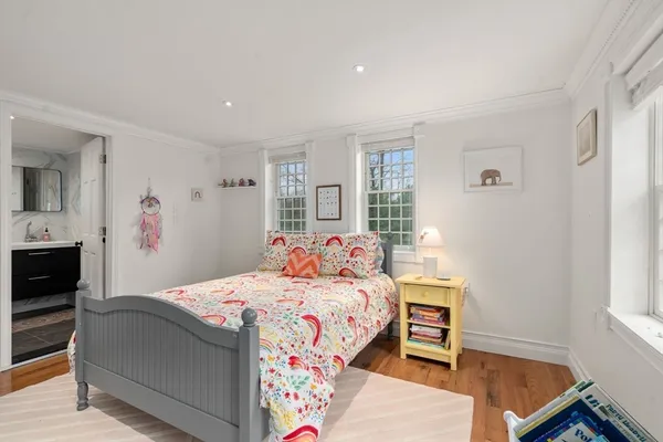 $1,895,000 | 102 Washington Street, Sherborn, MA 01770