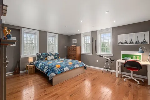 $1,895,000 | 102 Washington Street, Sherborn, MA 01770