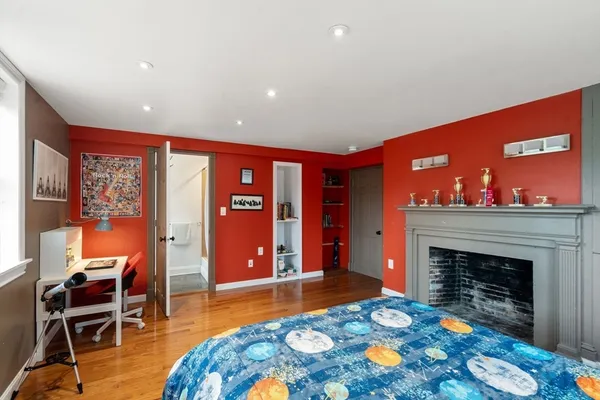 $1,895,000 | 102 Washington Street, Sherborn, MA 01770