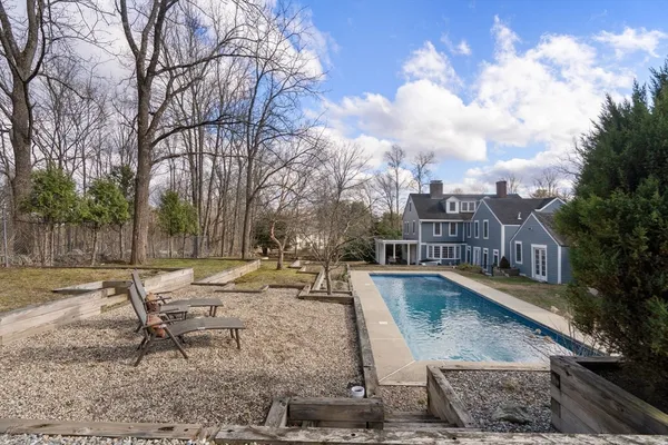 $1,895,000 | 102 Washington Street, Sherborn, MA 01770