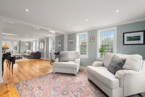 $1,895,000 | 102 Washington Street, Sherborn, MA 01770