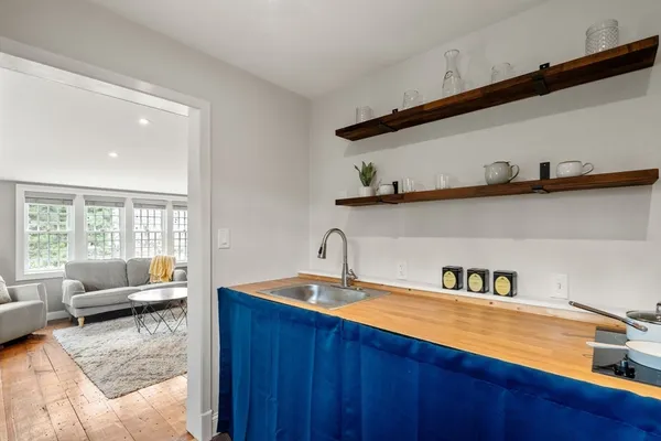$1,895,000 | 102 Washington Street, Sherborn, MA 01770