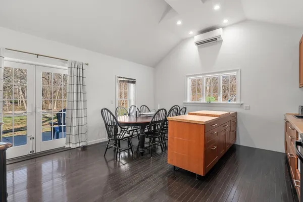 $1,895,000 | 102 Washington Street, Sherborn, MA 01770