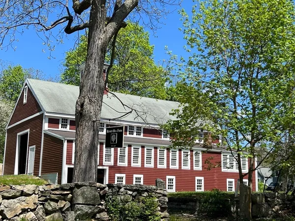 $1,895,000 | 102 Washington Street, Sherborn, MA 01770