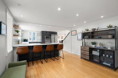 $1,895,000 | 102 Washington Street, Sherborn, MA 01770