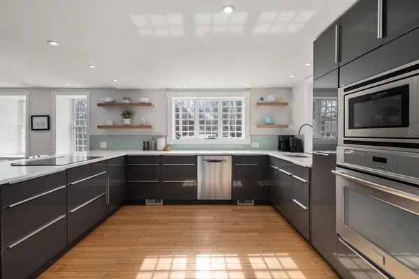 $1,895,000 | 102 Washington Street, Sherborn, MA 01770