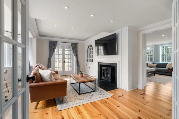 $1,895,000 | 102 Washington Street, Sherborn, MA 01770