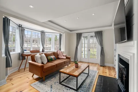 $1,895,000 | 102 Washington Street, Sherborn, MA 01770