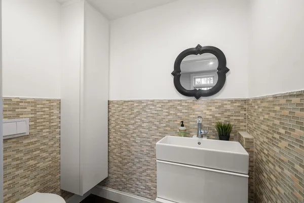 $1,895,000 | 102 Washington Street, Sherborn, MA 01770