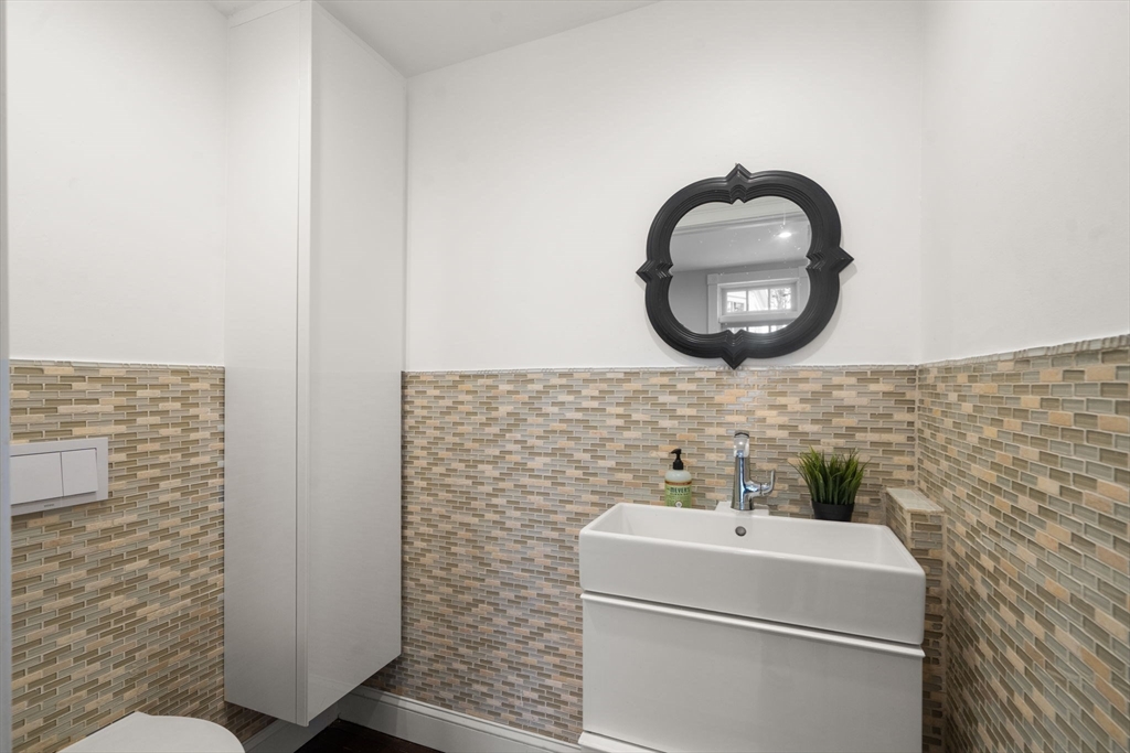 102 Washington Street Sherborn, MA 01770 - Photo 10 of 41