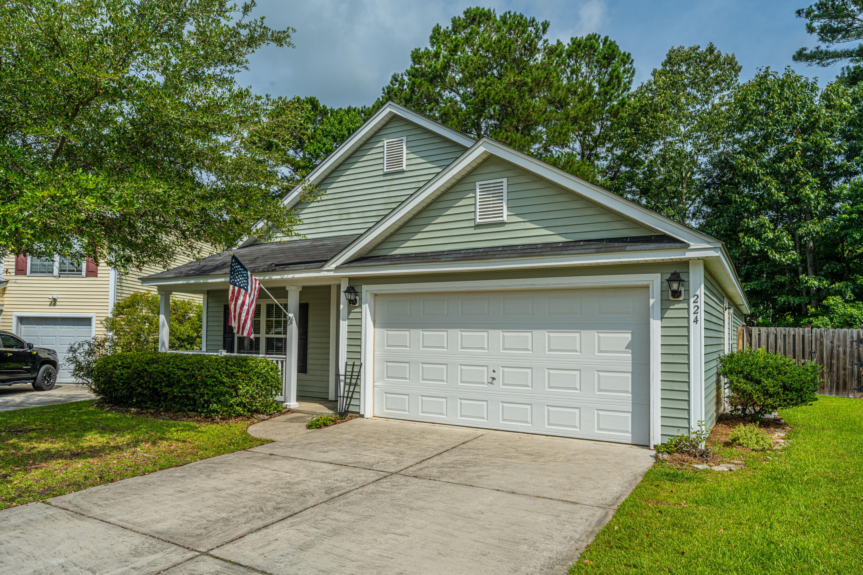 224 Myrtle Way Summerville, SC 29483 - Photo 3 of 35 224 Myrtle Way