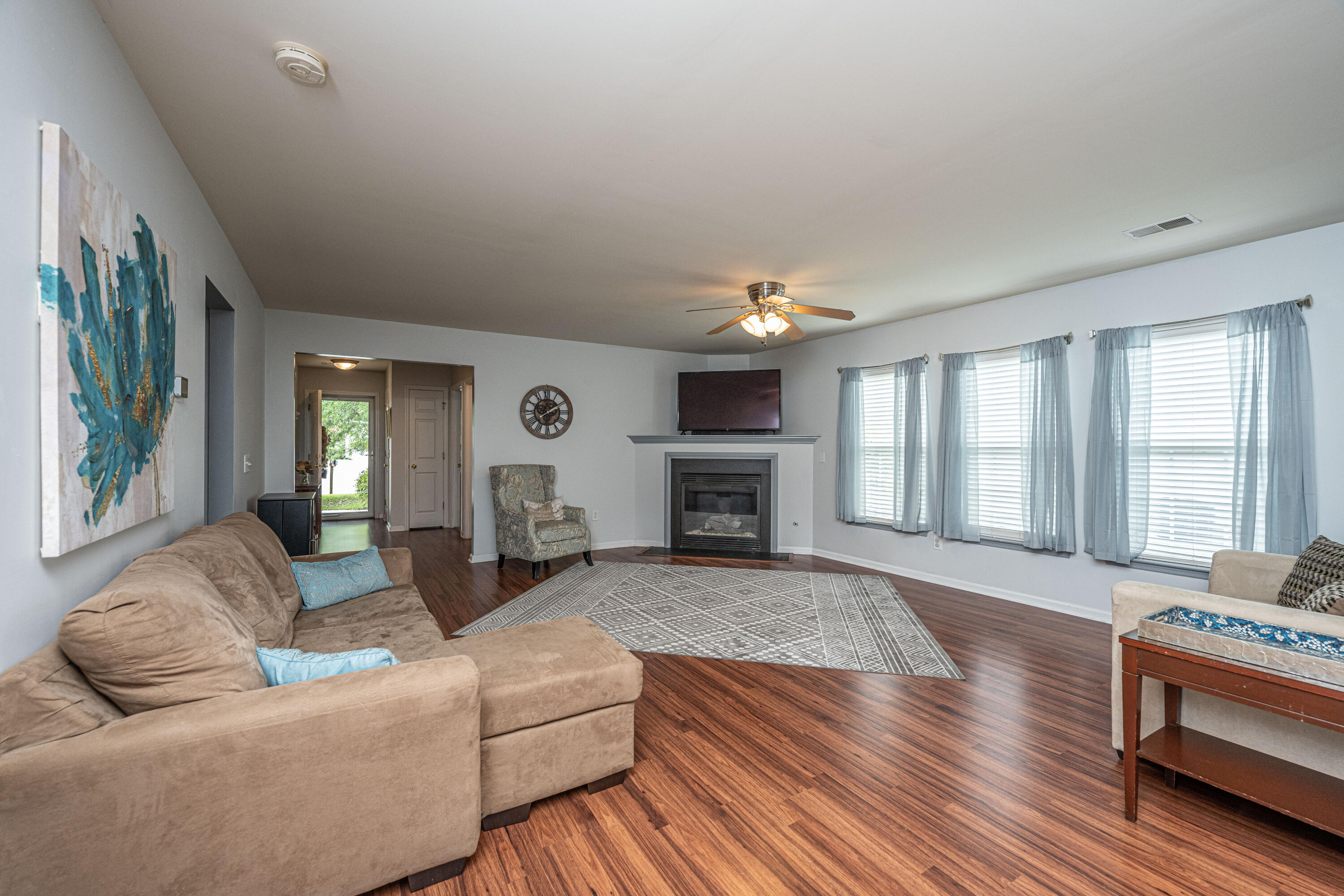 224 Myrtle Way Summerville, SC 29483 - Photo 5 of 35 Large Family Room