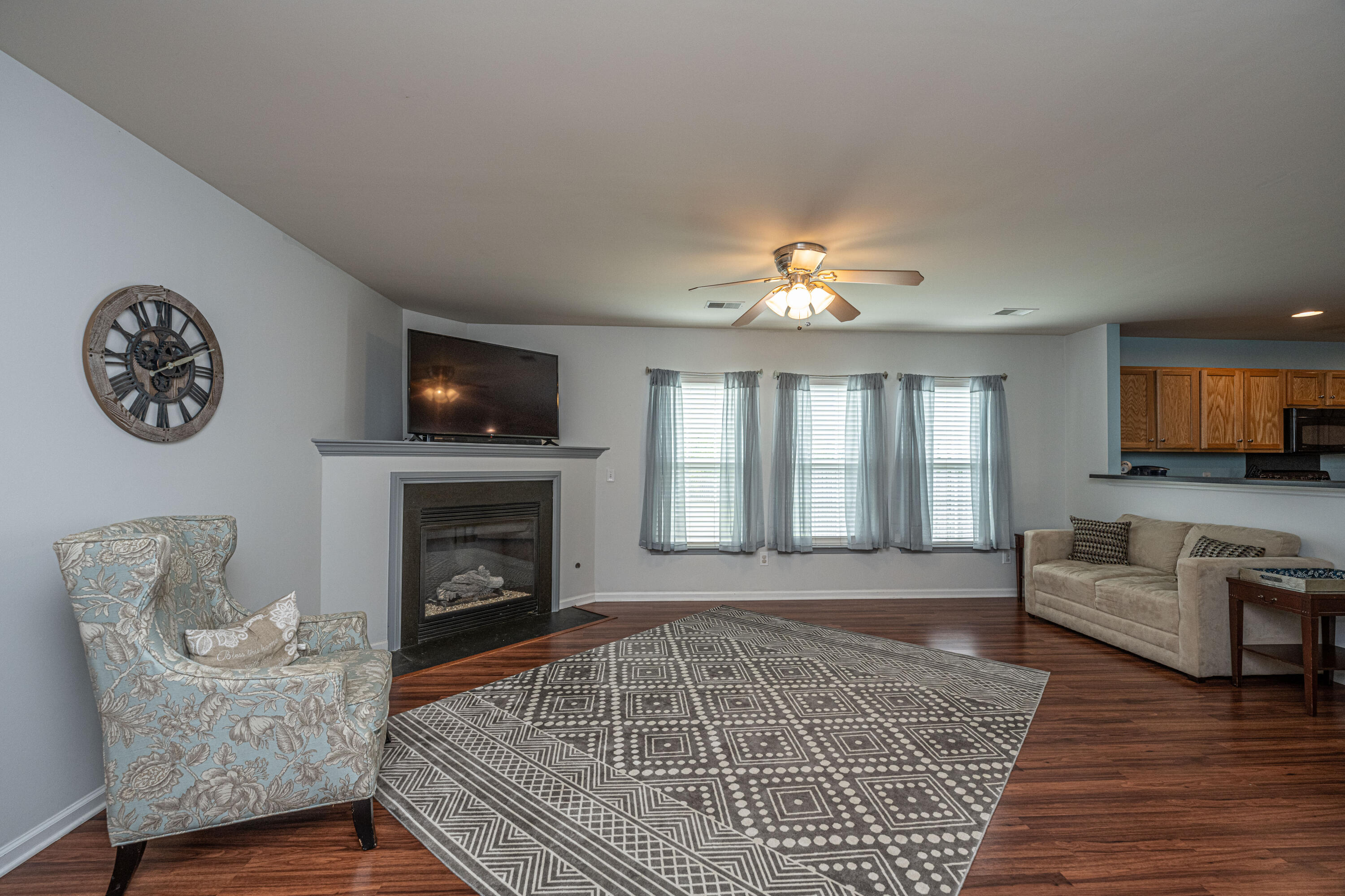 224 Myrtle Way Summerville, SC 29483 - Photo 8 of 35 Family Room