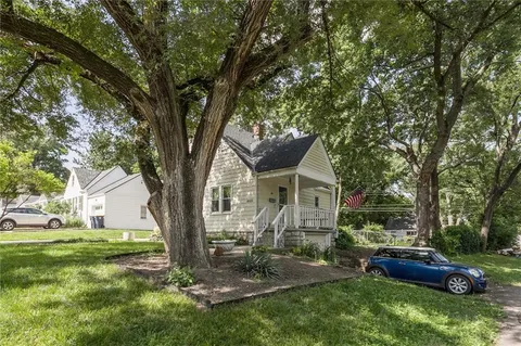 $259,000 | 8300 Ward Parkway Plaza, Kansas City, MO 64114