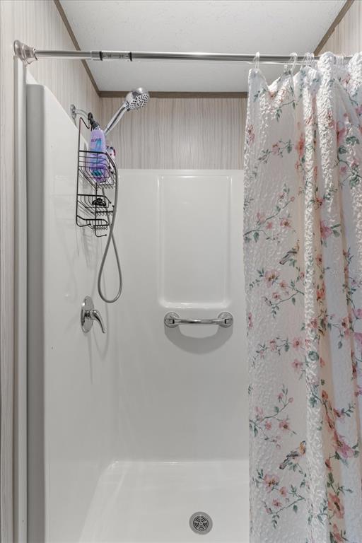 4686 C R 656 Webster, FL 33597 - Photo 21 of 32 a bathroom with a shower