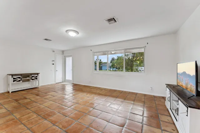 $3,600 | 239 Southeast 34th Avenue, Boynton Beach, FL 33435