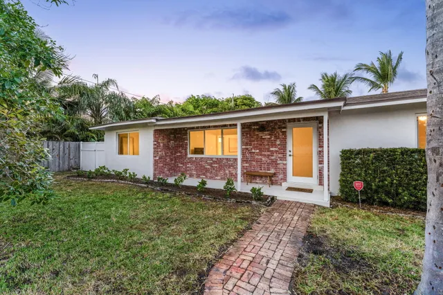 $3,600 | 239 Southeast 34th Avenue, Boynton Beach, FL 33435