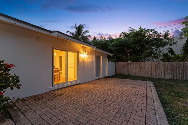 $3,600 | 239 Southeast 34th Avenue, Boynton Beach, FL 33435