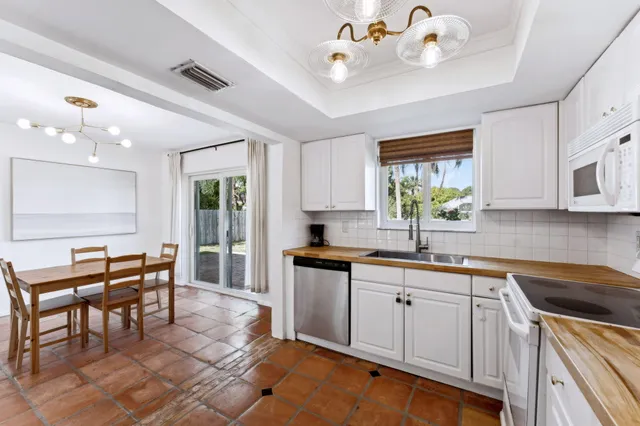 $3,600 | 239 Southeast 34th Avenue, Boynton Beach, FL 33435