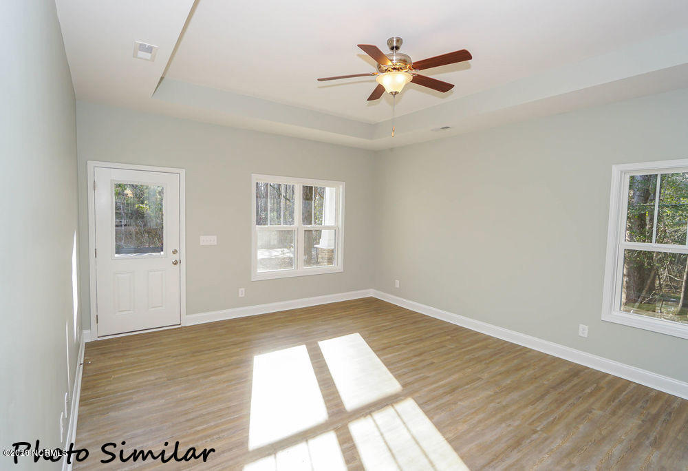 31 Owens Road Rocky Point, NC 28457 - Photo 2 of 11 Living Room