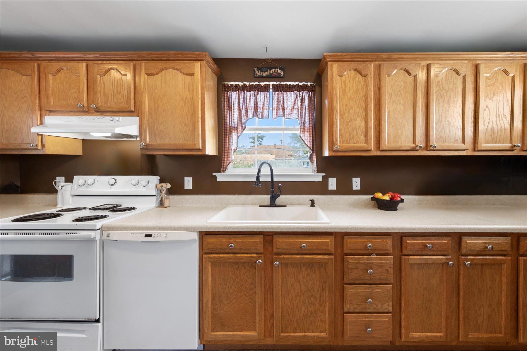 305 East Jewell Street Delmar, DE 19940 - Photo 11 of 33 Country Kitchen
