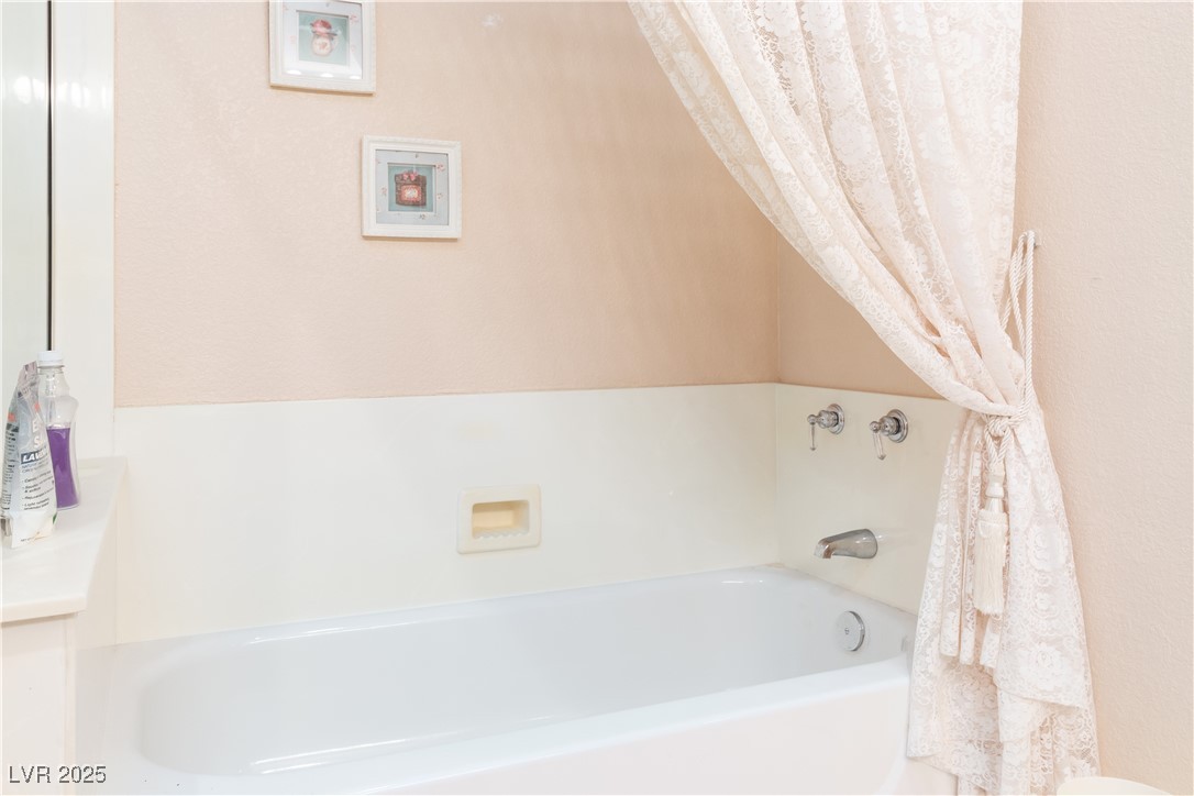 3342 Pheasant Canyon Way, Unit 1013 Laughlin, NV 89029 - Photo 29 of 74 View of full standalone bathtub.