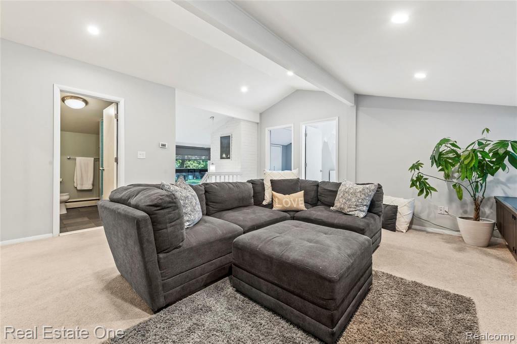 29630 Sugar Spring Road Farmington Hills, MI 48334 - Photo 36 of 55