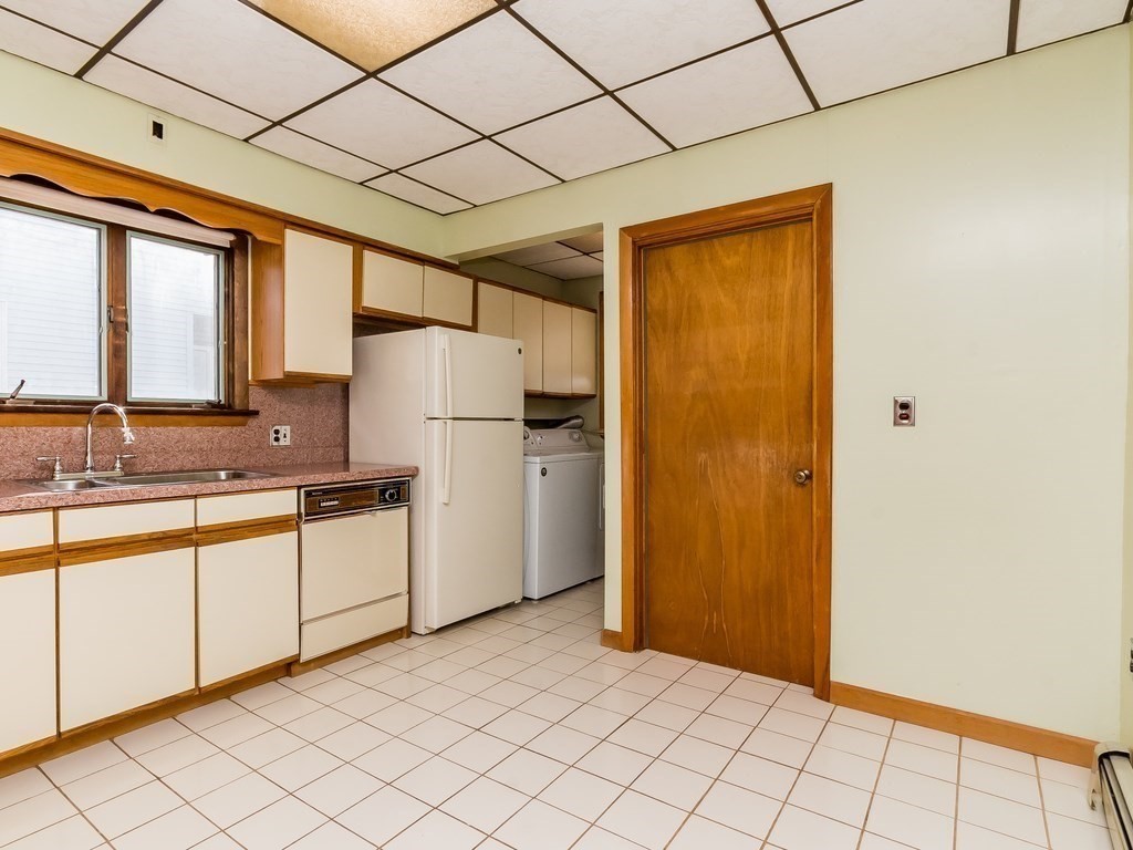 152-154 Hillside Road Watertown, MA 02472 - Photo 9 of 38 Gallery Image 9