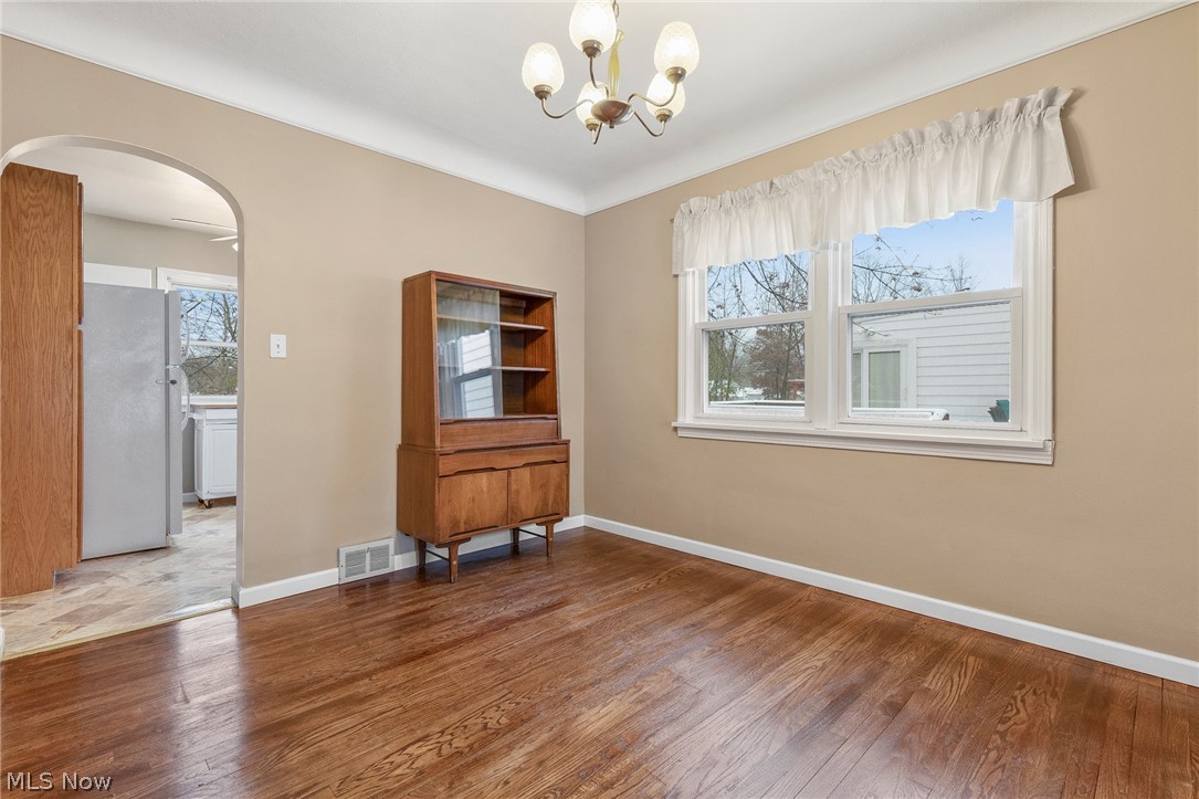 1104 Gordon Road Lyndhurst, OH 44124 - Photo 7 of 29