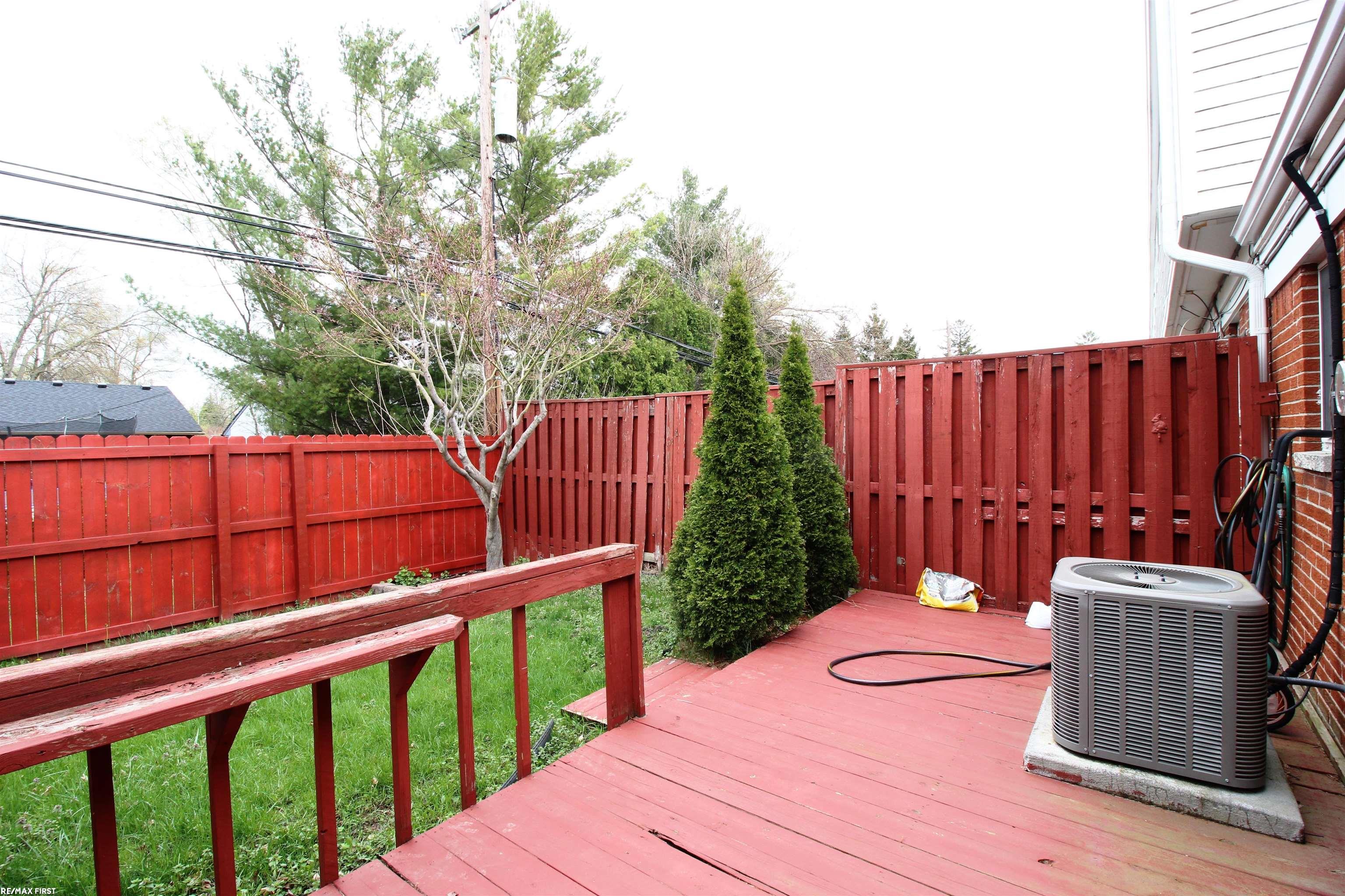 20385 15 Mile Road Clinton Township, MI 48035 - Photo 13 of 14 50106271-12.JPG