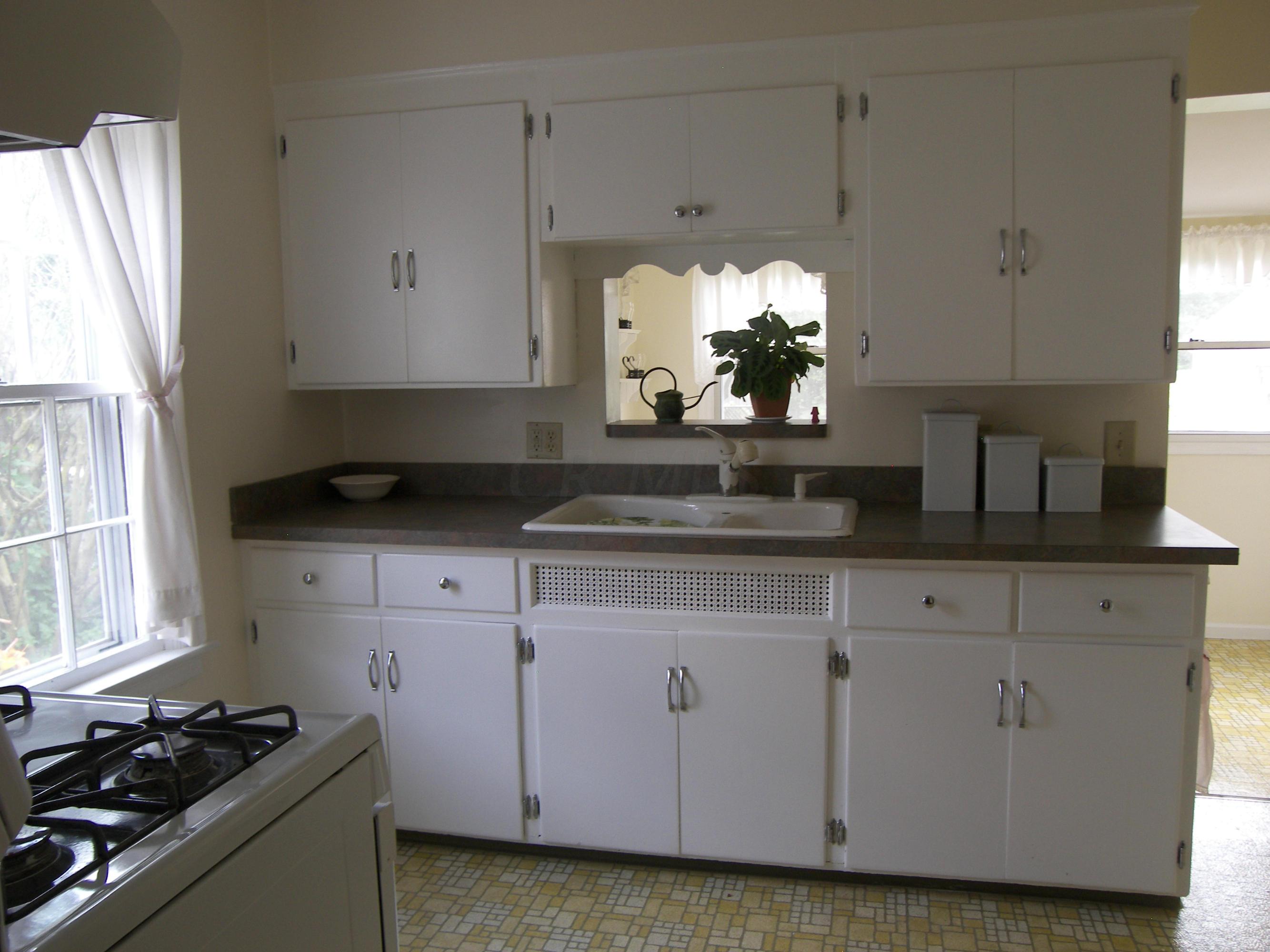 83 Demorest Road Columbus, OH 43204 - Photo 3 of 12 Gallery Image 3