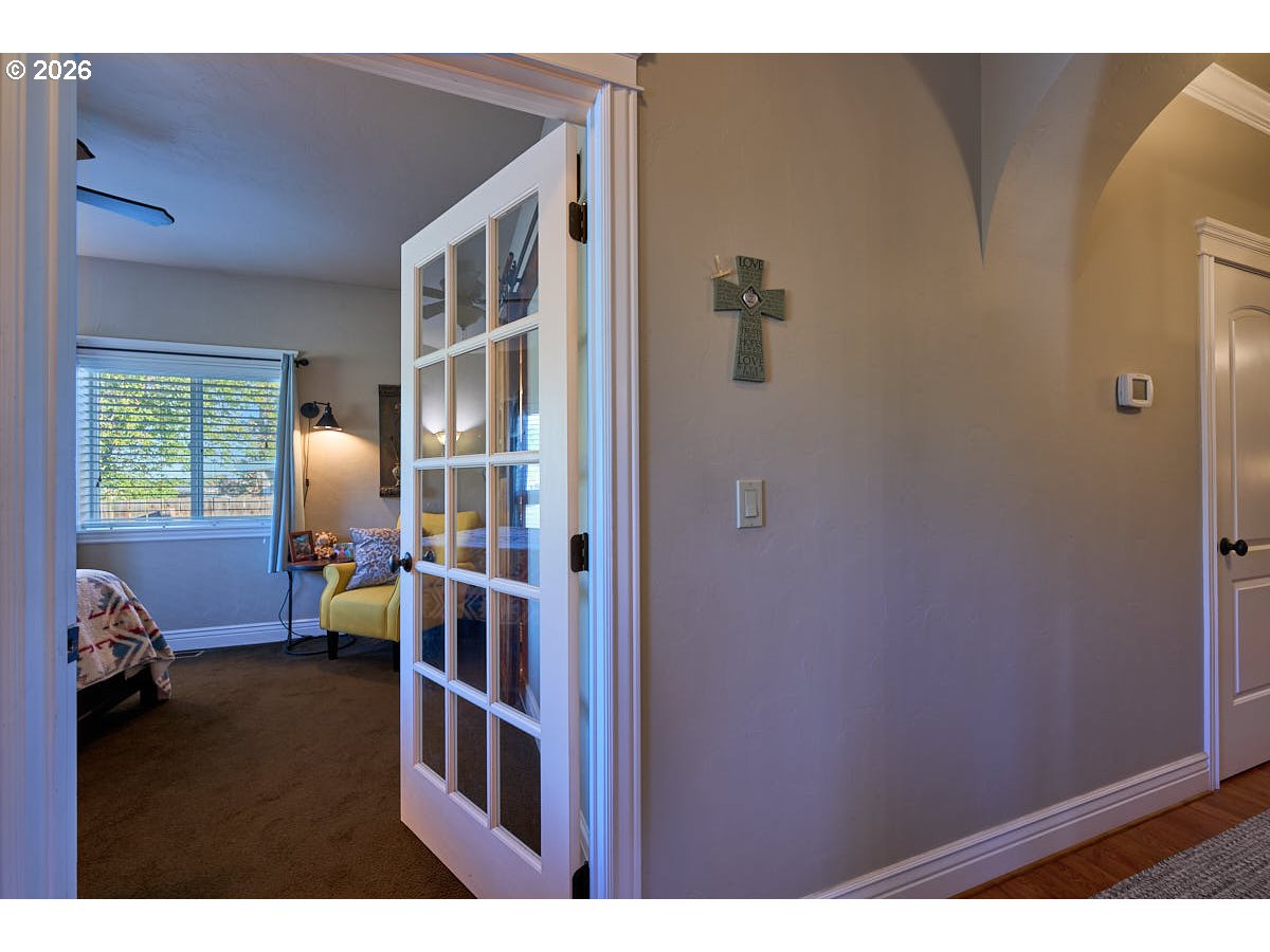 612 North Mill Street Joseph, OR 97846 - Photo 16 of 32 a living room with furniture