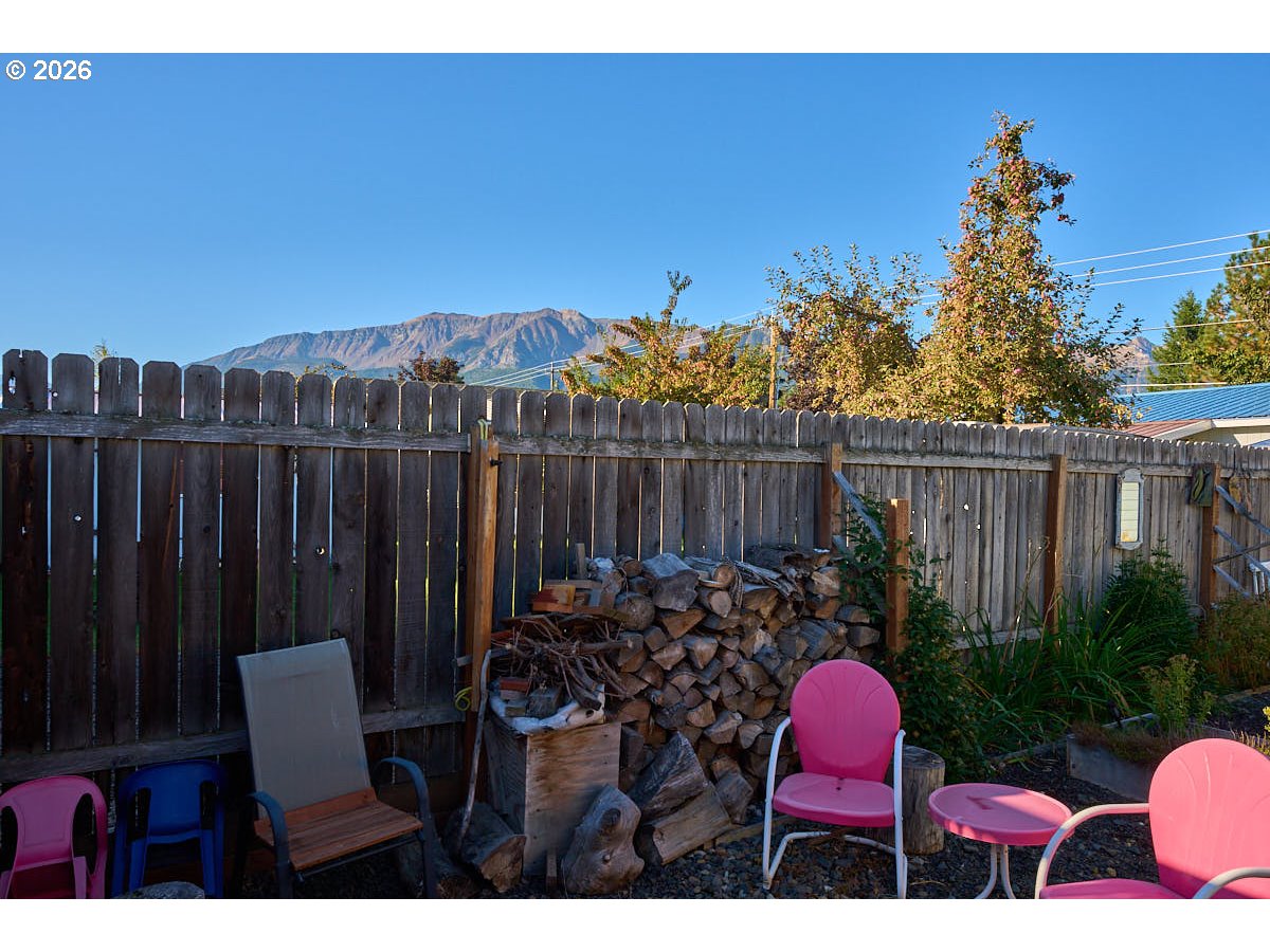 612 North Mill Street Joseph, OR 97846 - Photo 28 of 32 a view of a chairs and table in patio