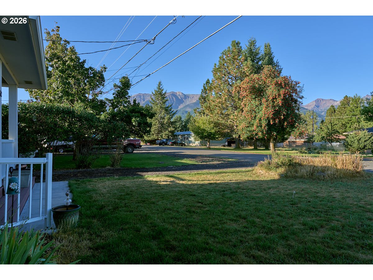 612 North Mill Street Joseph, OR 97846 - Photo 5 of 32 a swimming pool with wooden fence
