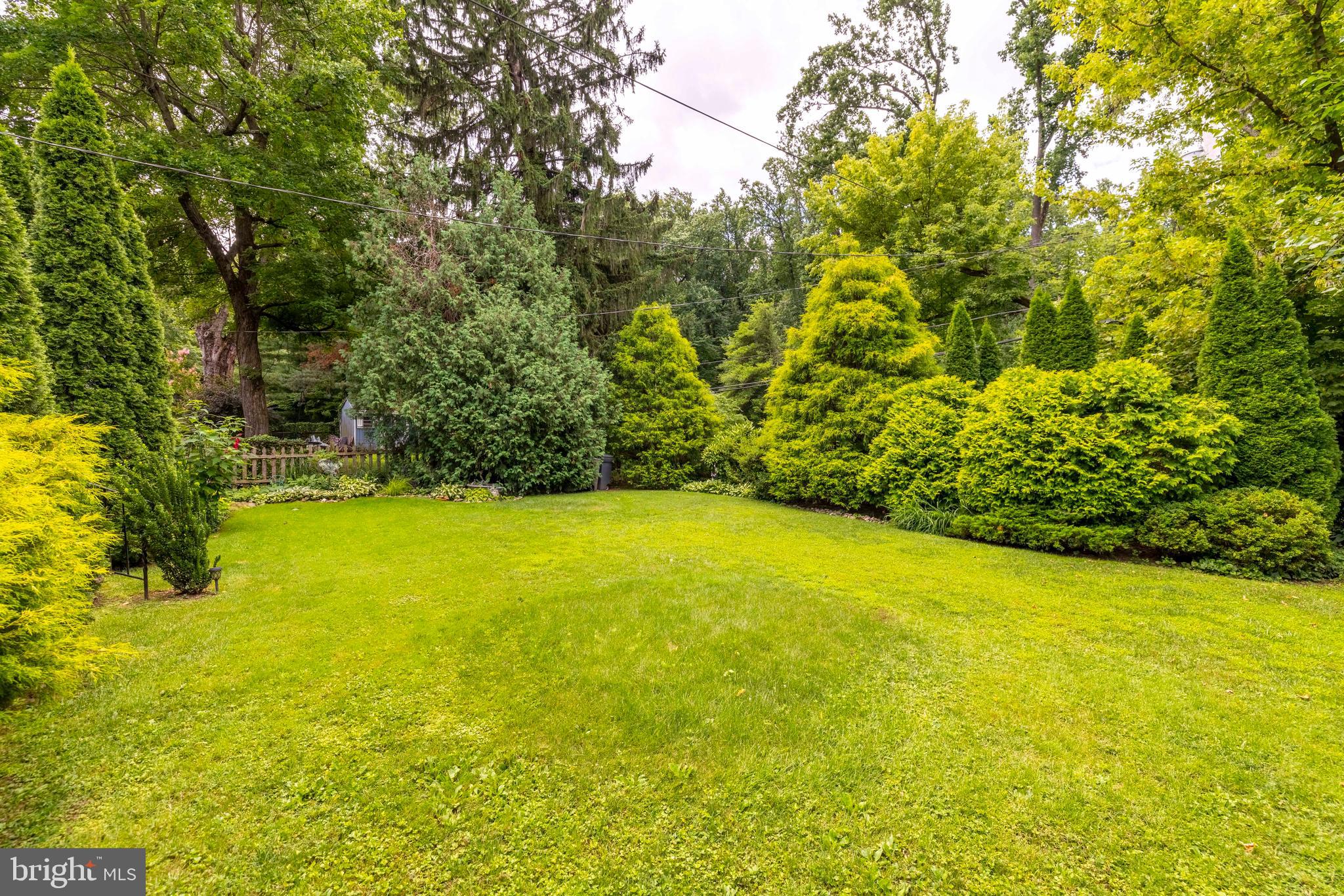 21 West Chelfield Road Glenside, PA 19038 - Photo 38 of 51 Large landscaped yard